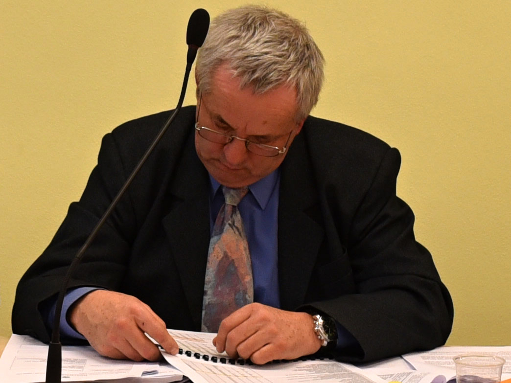 Zastupitel Josef Zoch na ZM v prosinci 2015, který za pomoci lži napadl 20.4.2016 krajského zastupitele Pavla Pavla