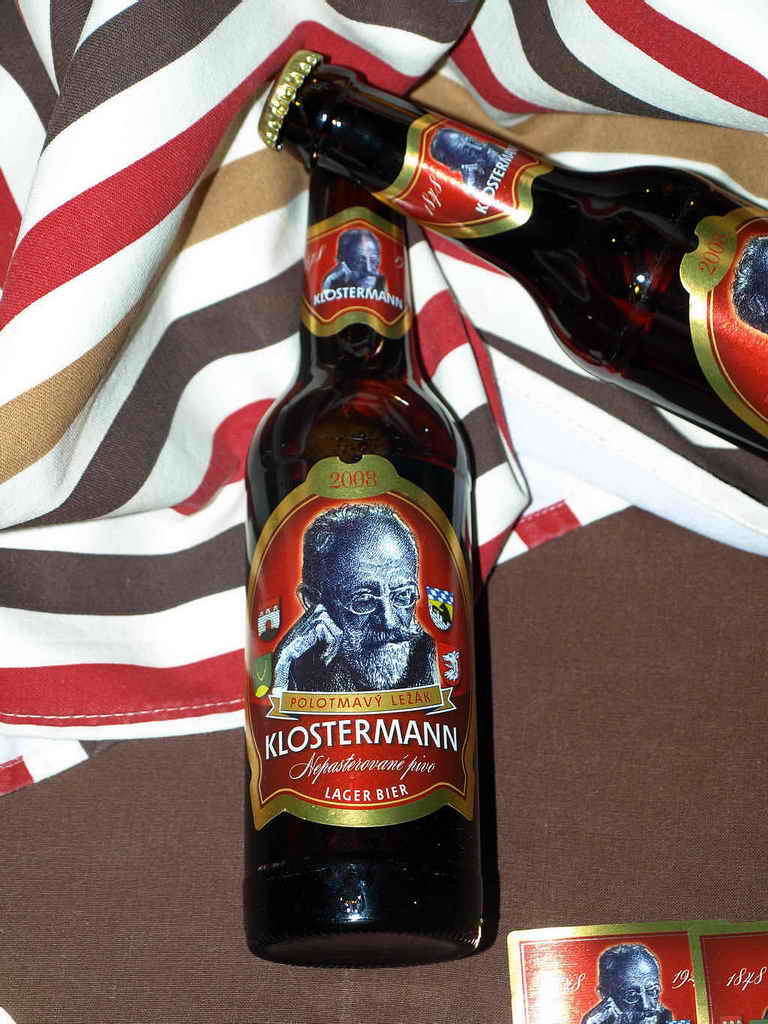 Pivo Klostermann, které jeho autoři vezli na oslavu narození a úmrtí Karla Klostermanna do Rakouska