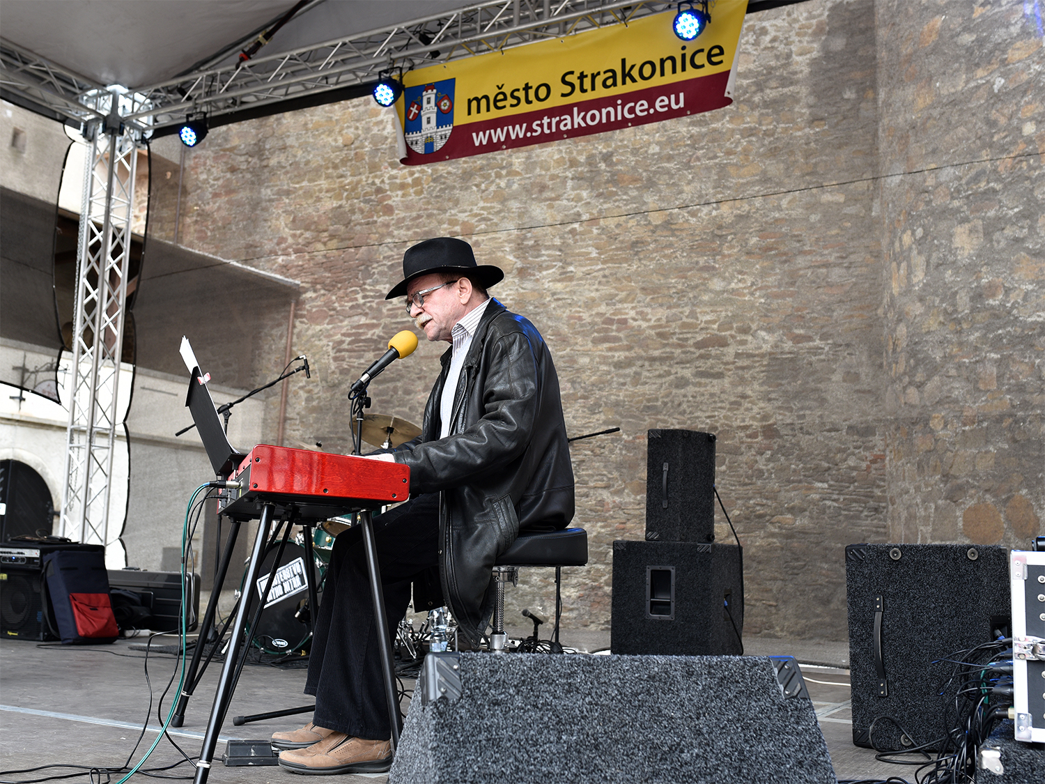 Do Strakonic se koncertem Jaroslava Uhlíře na chvíli vrátila pohoda
