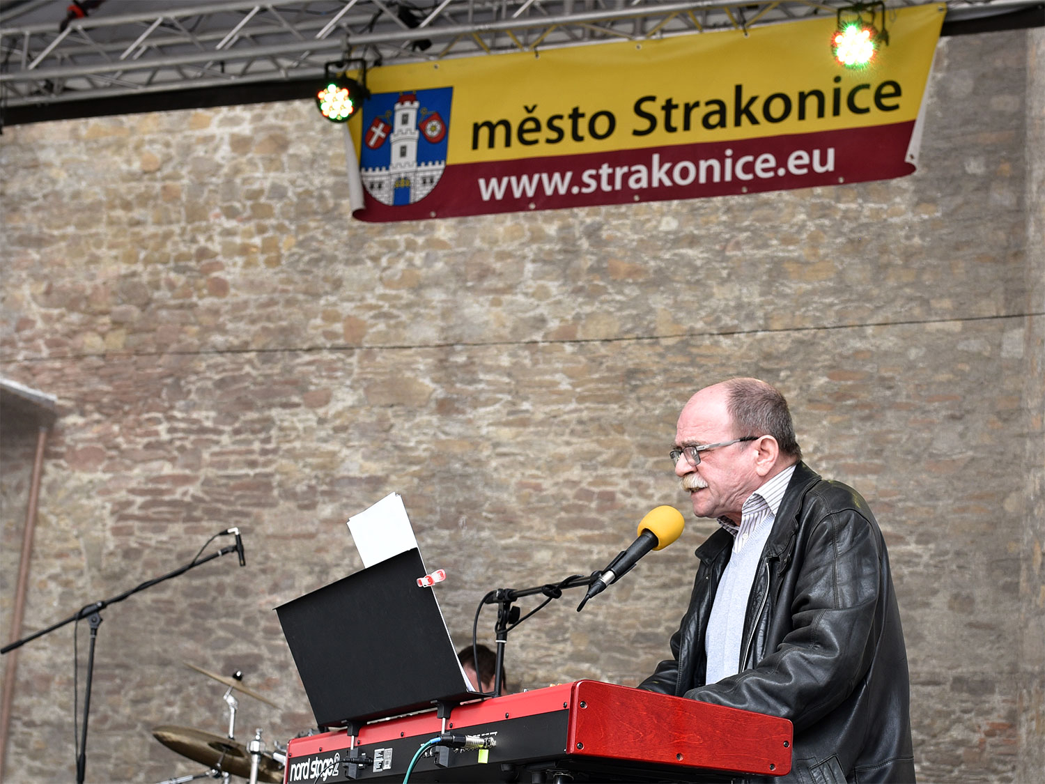 Do Strakonic se koncertem Jaroslava Uhlíře na chvíli vrátila pohoda