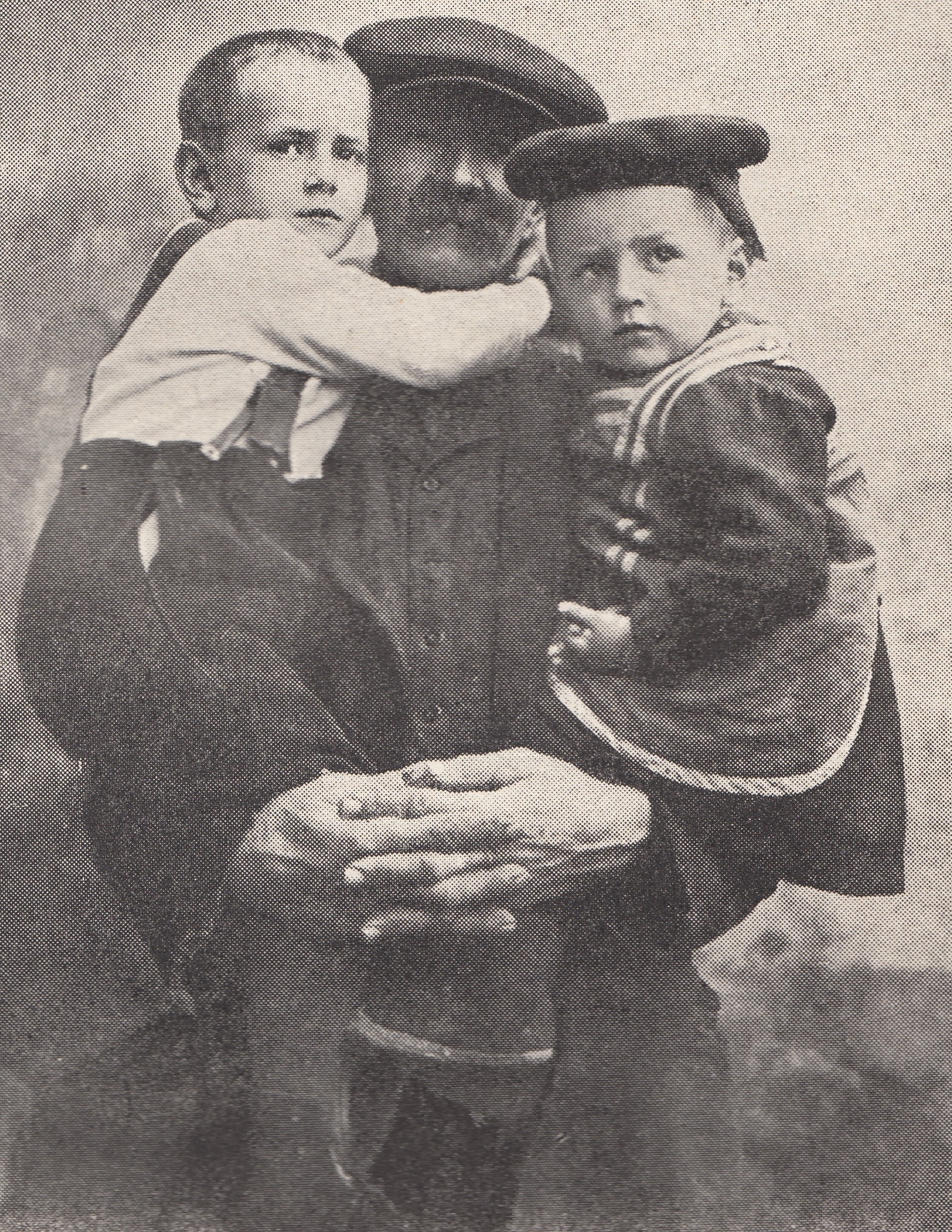 Dědeček s vnuky – František Hrubín vlevo, vpravo mladší Jozífek