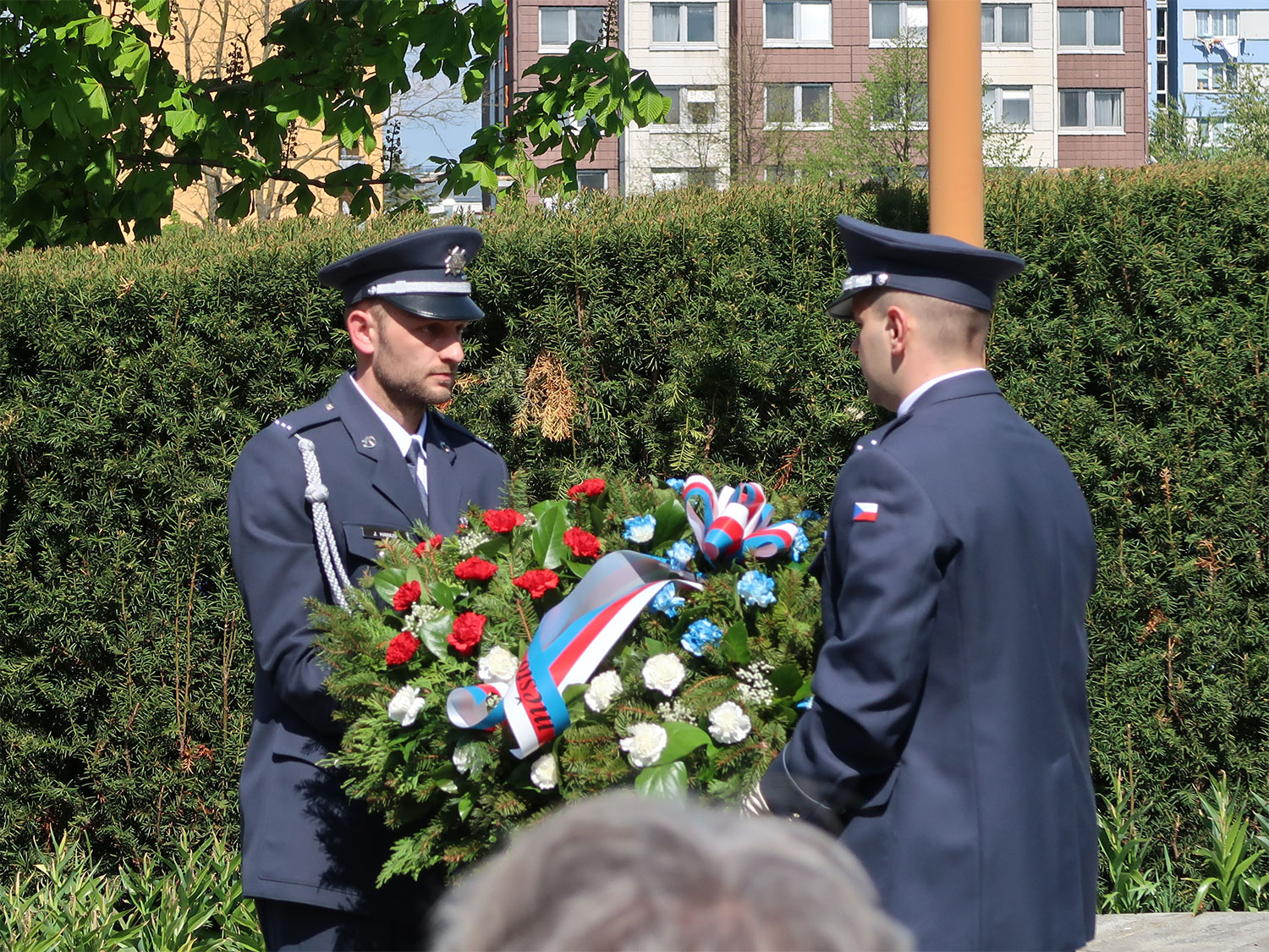 Pietní akt u pomníku Na Dubovci k 71. výročí osvobození od fašismu