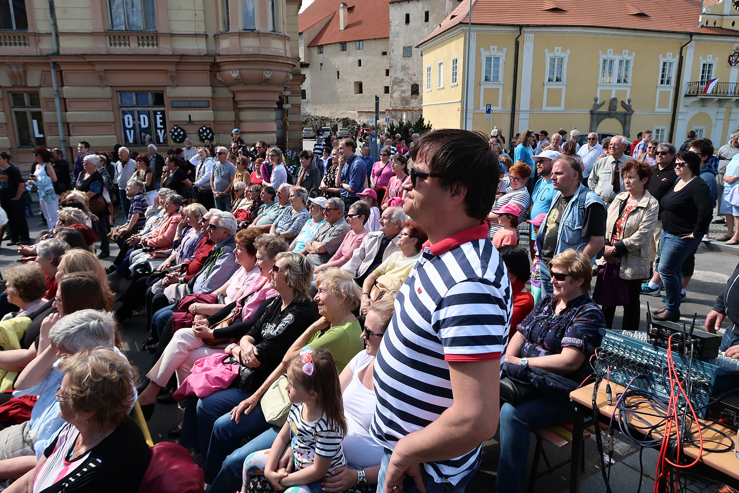 Oslava u pomníku Na Dubovci k 71. výročí osvobození od fašismu