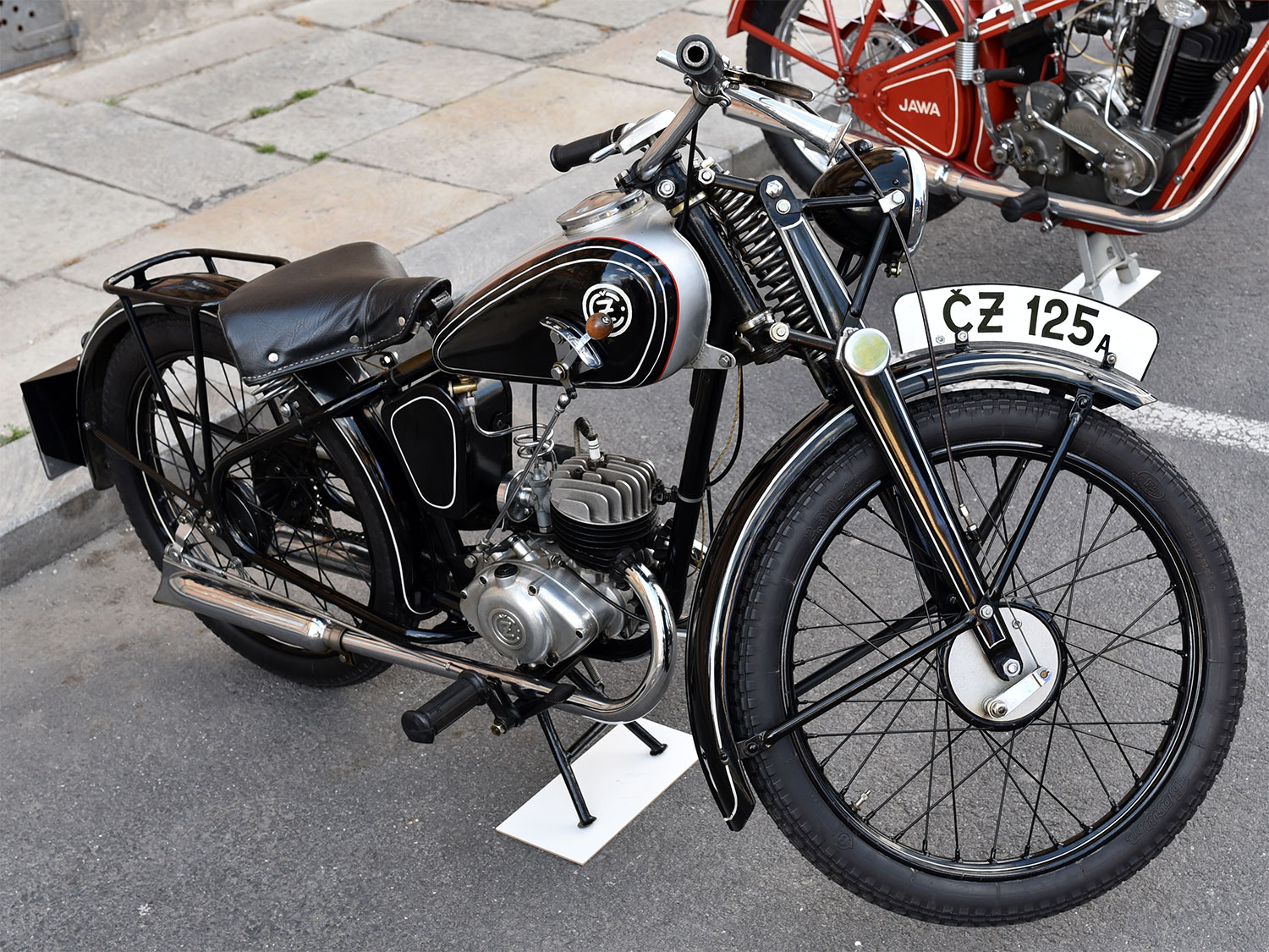 Oslava u pomníku Na Dubovci k 71. výročí osvobození od fašismu – ukázka historických motocyklů JAWA a ČZ – ČZ, 125 A, r.v. 1946