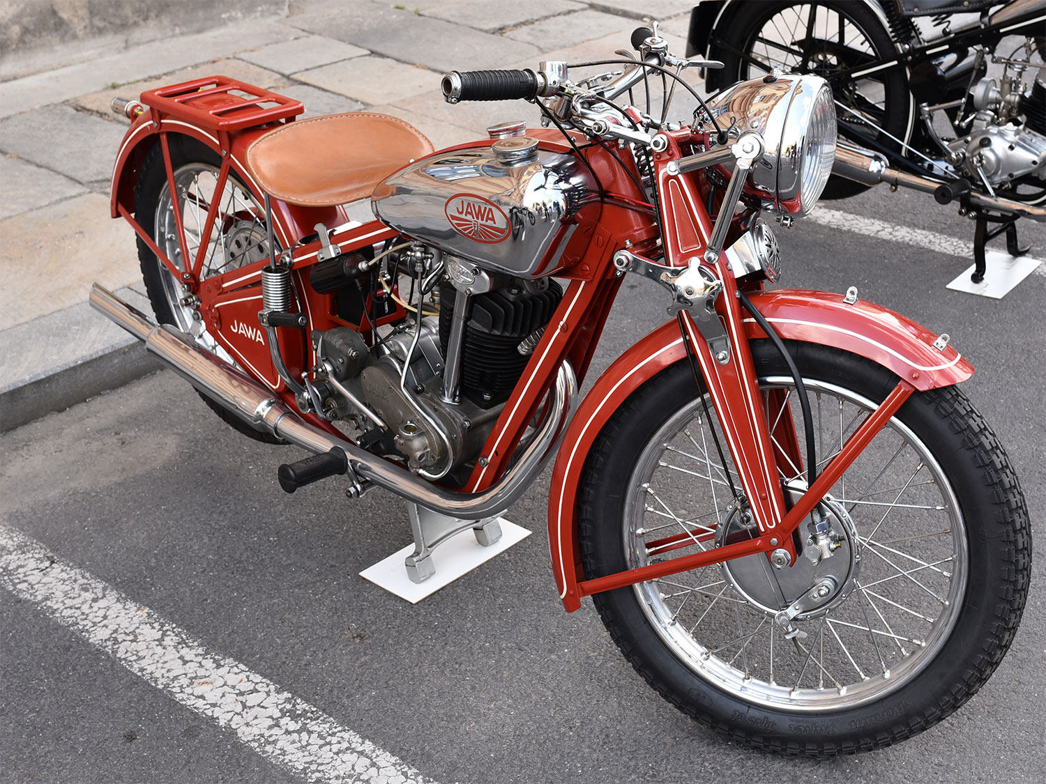 Oslava u pomníku Na Dubovci k 71. výročí osvobození od fašismu – ukázka historických motocyklů JAWA a ČZ – JAWA, OHV 350, r.v. 1936