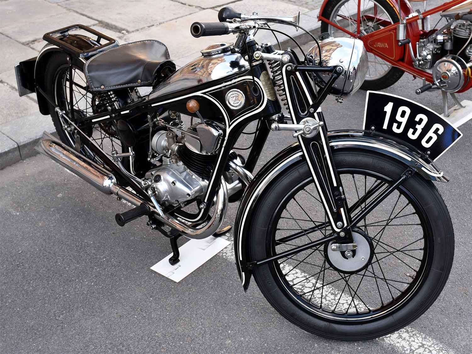 Oslava u pomníku Na Dubovci k 71. výročí osvobození od fašismu – ukázka historických motocyklů JAWA a ČZ – ČZ, 175, r.v. 1936