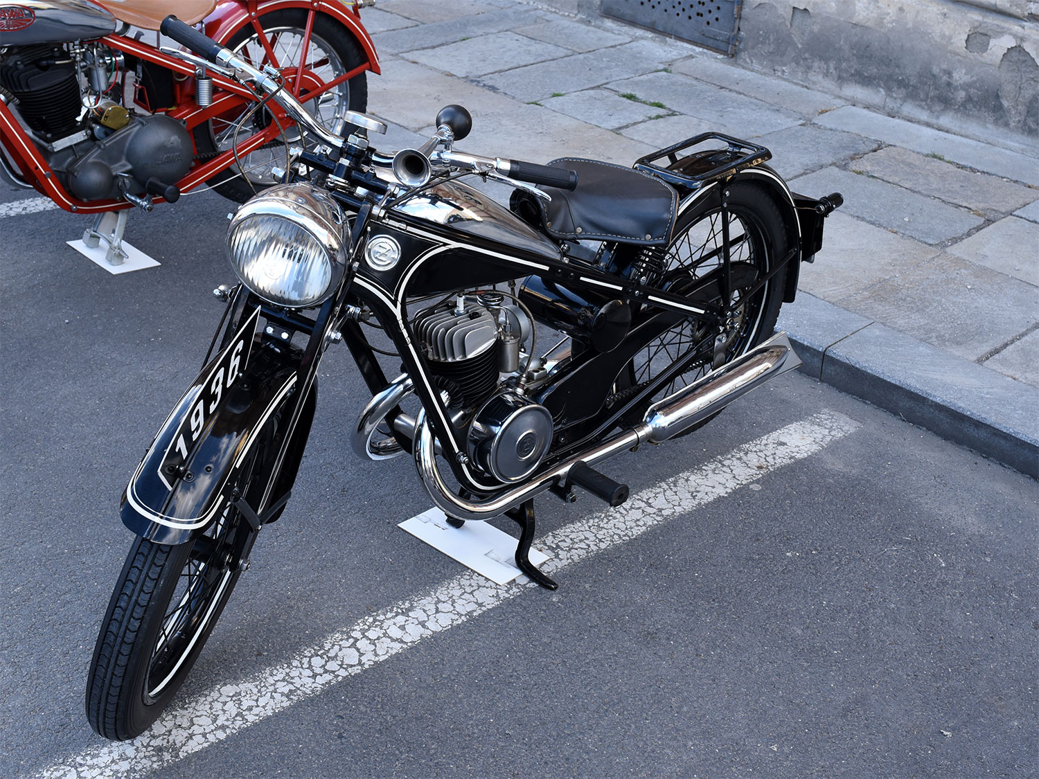 Oslava u pomníku Na Dubovci k 71. výročí osvobození od fašismu – ukázka historických motocyklů JAWA a ČZ – ČZ, 175, r.v. 1936