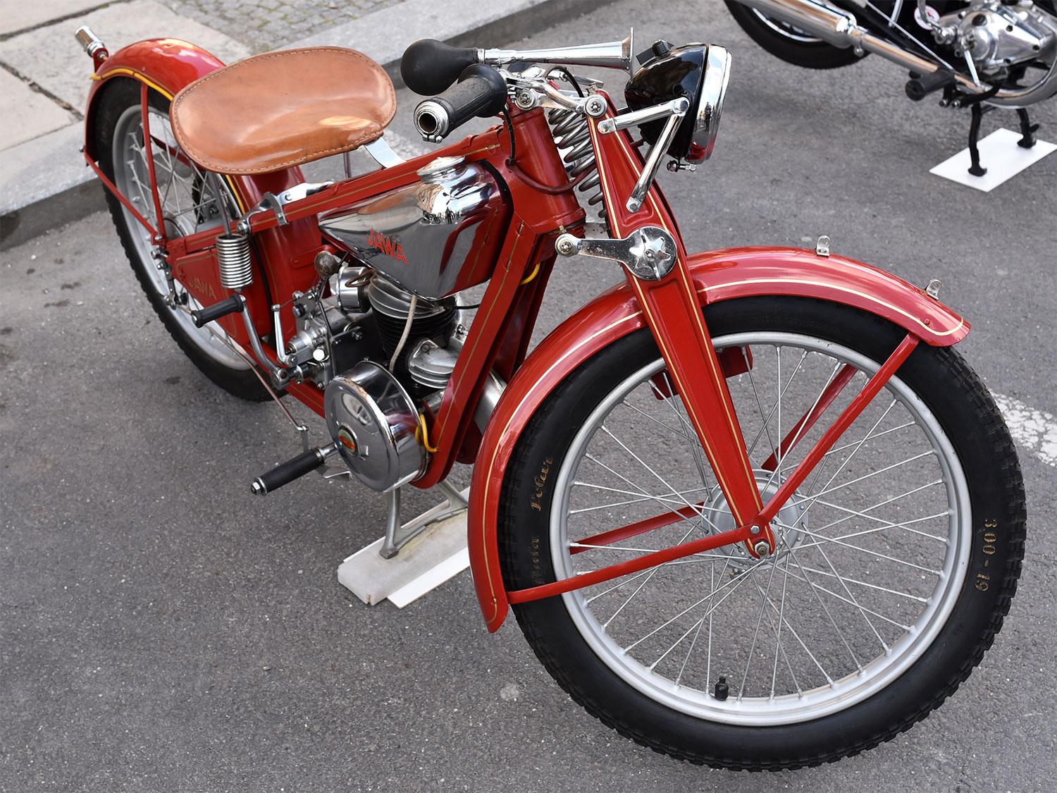 Oslava u pomníku Na Dubovci k 71. výročí osvobození od fašismu – ukázka historických motocyklů JAWA a ČZ – JAWA, VILLIERS 175, r.v. 1933