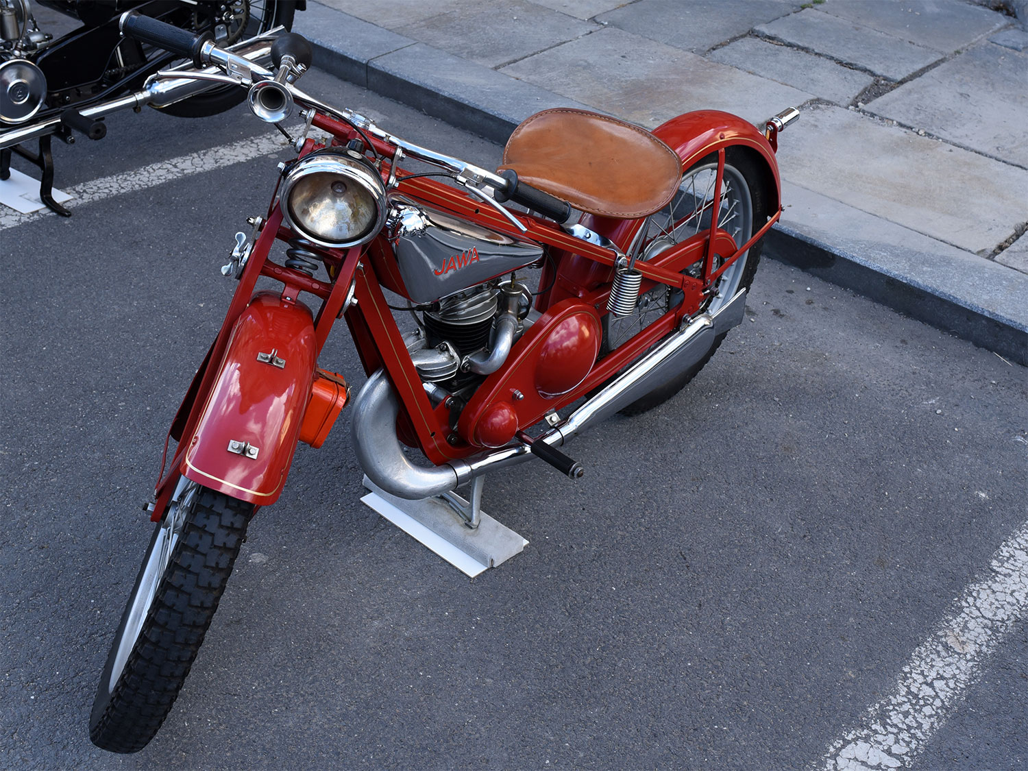 Oslava u pomníku Na Dubovci k 71. výročí osvobození od fašismu – ukázka historických motocyklů JAWA a ČZ – JAWA, VILLIERS 175, r.v. 1933