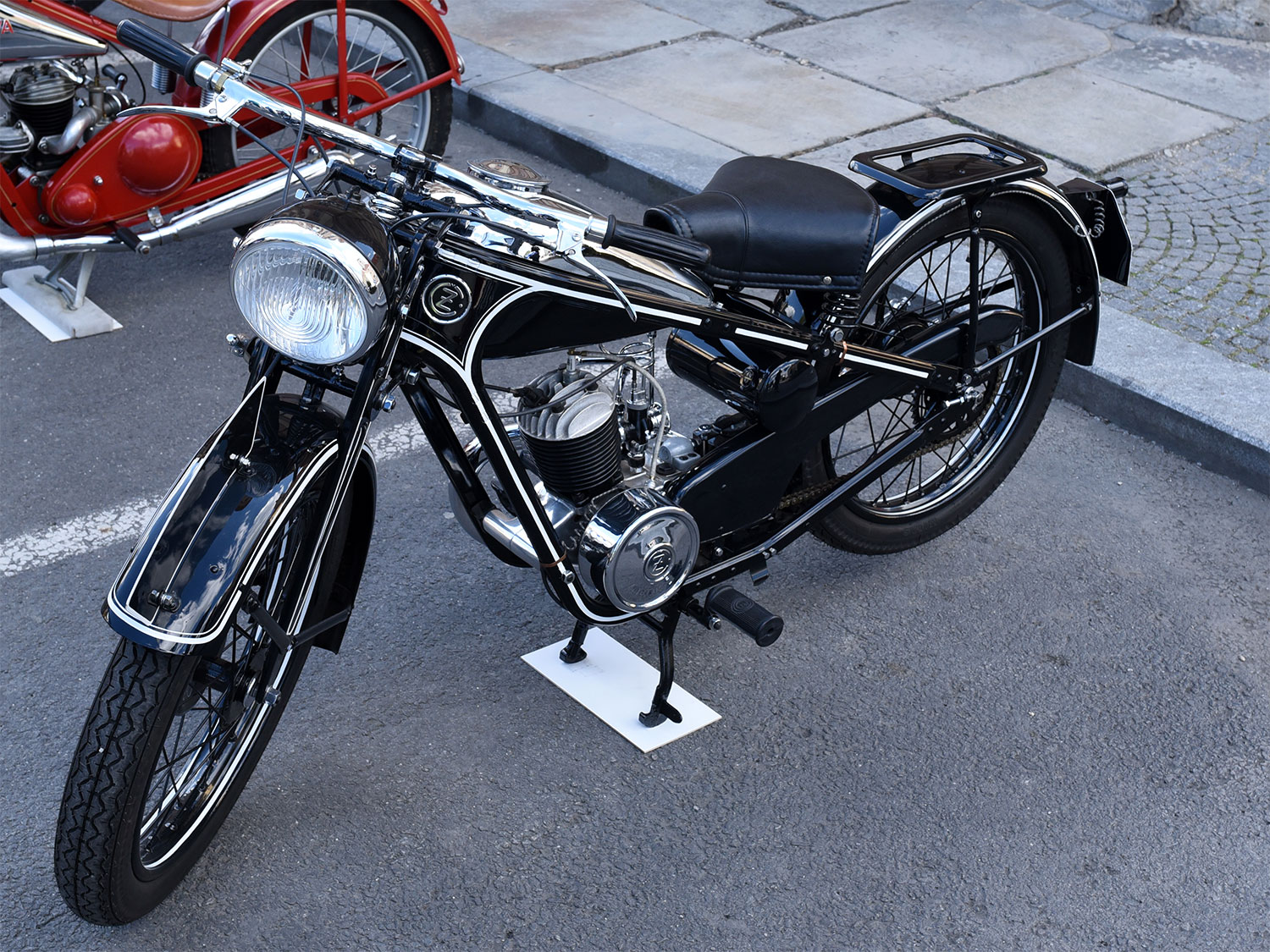 Oslava u pomníku Na Dubovci k 71. výročí osvobození od fašismu – ukázka historických motocyklů JAWA a ČZ – ČZ, 175