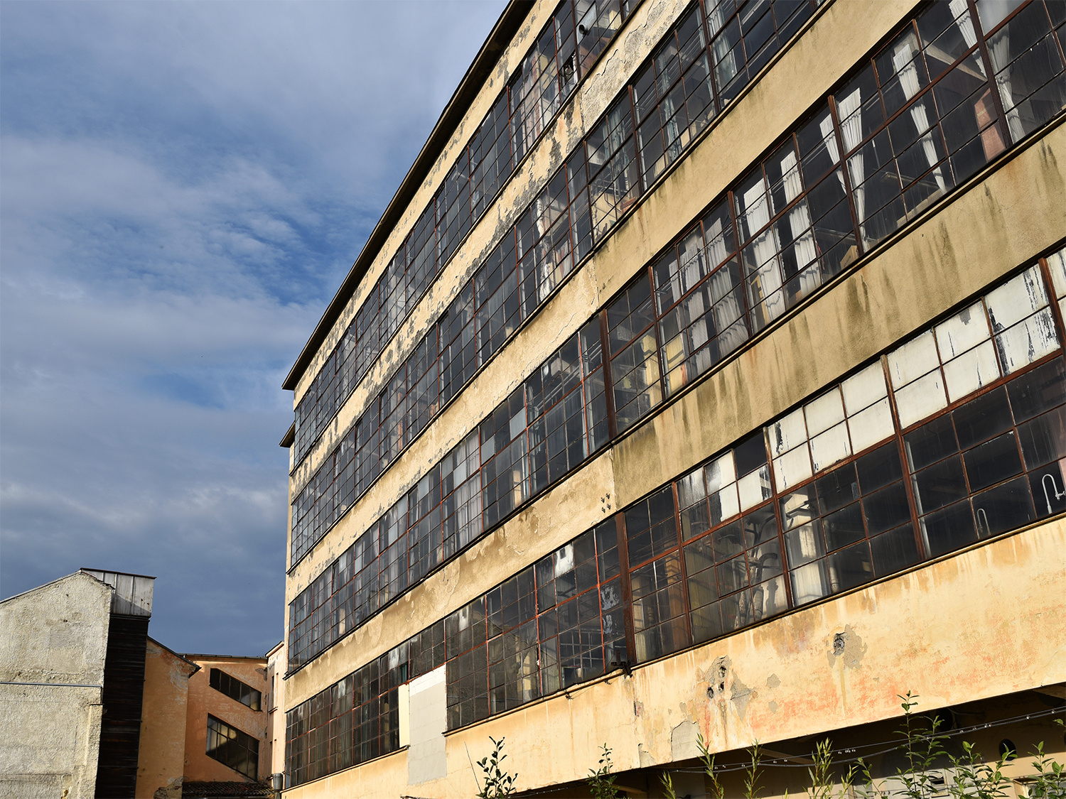 Bývalá budova Fezka – přádelna, kterou chce vedení města přeměnit v Technologický park a na něco, k čemu se má ještě vyjádřit veřejnost
