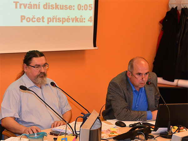 Bezcharakterní hraniční osobnost s nedostatkem svědomí. Vlastnosti doprovázející i morální psychopatii. Tak by se dal charakterizovat starosta Strakonic Břetislav Hrdlička, pokud se potvrdí informace, které získala redakce magazínu iStrakonice.cz. Podle nich si starosta Hrdlička nově zařídil možnost při zasedání zastupitelstva města vypnout zvukový záznam, kdykoliv se mu zachce. Když se mu například nebude líbit kritické vystoupení opozičního zastupitele. Záznamy se po zastupitelstvu zveřejňují pro občany na webu města. Poprvé měl tuto možnost Hrdlička použít na 19. zasedání zastupitelstva města Strakonice dne 6.9.2017. Takové zasahování do průběhu zastupitelstva znamená další omezení práv občanů a prohloubení cenzury ve Strakonicích.