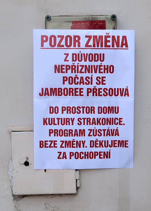 Oznámení na strakonickém hradě o přesunu Jamboree 2016 do MěKD