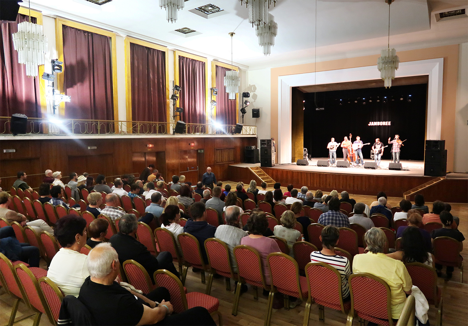 Jamboree 2016 nakonec proběhlo v poloprázdném sále MěKD