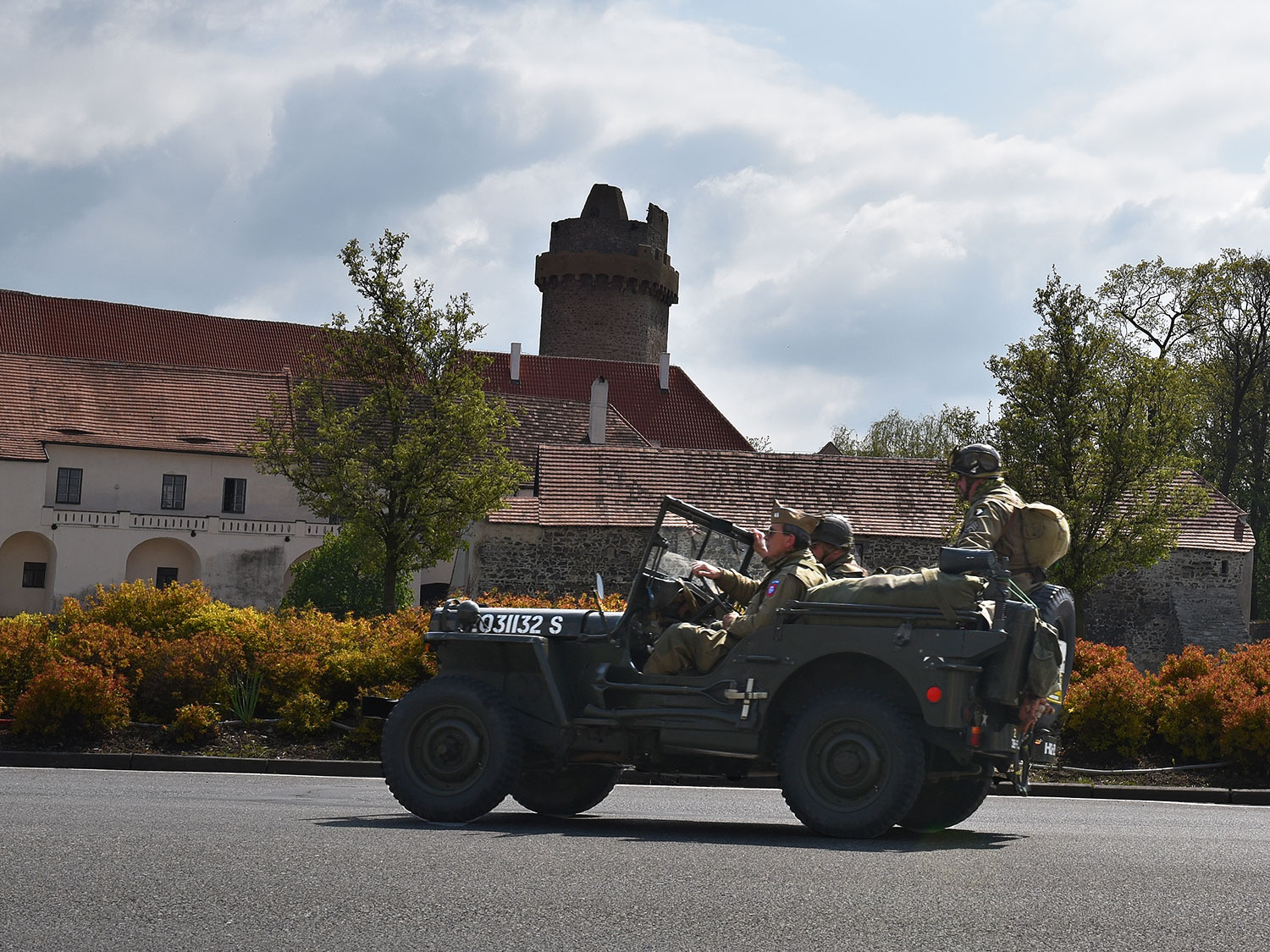 Příjezd historickývh vozidel Convoy of Liberty do Strakonic