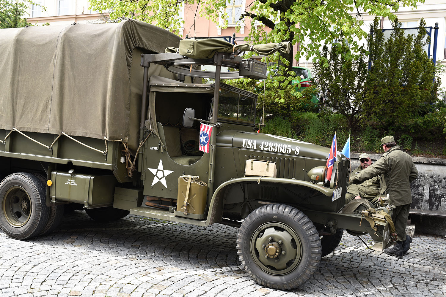 Příjezd historickývh vozidel Convoy of Liberty do Strakonic