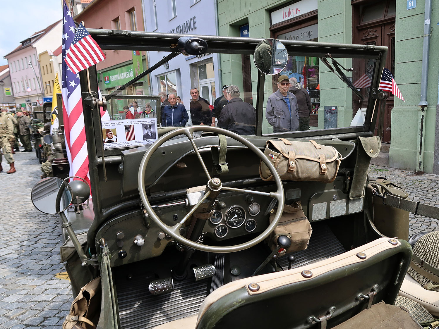 Příjezd historickývh vozidel Convoy of Liberty do Strakonic
