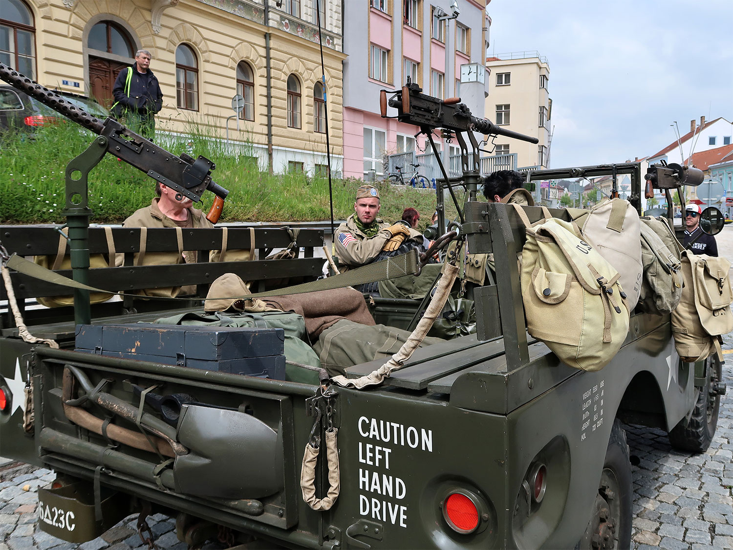 Příjezd historickývh vozidel Convoy of Liberty do Strakonic