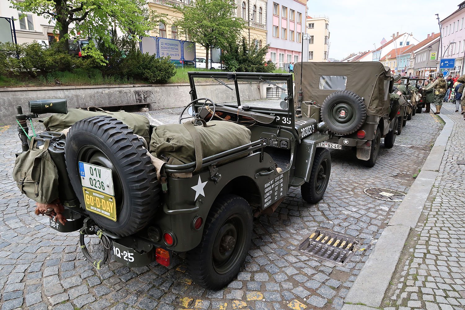 Příjezd historickývh vozidel Convoy of Liberty do Strakonic
