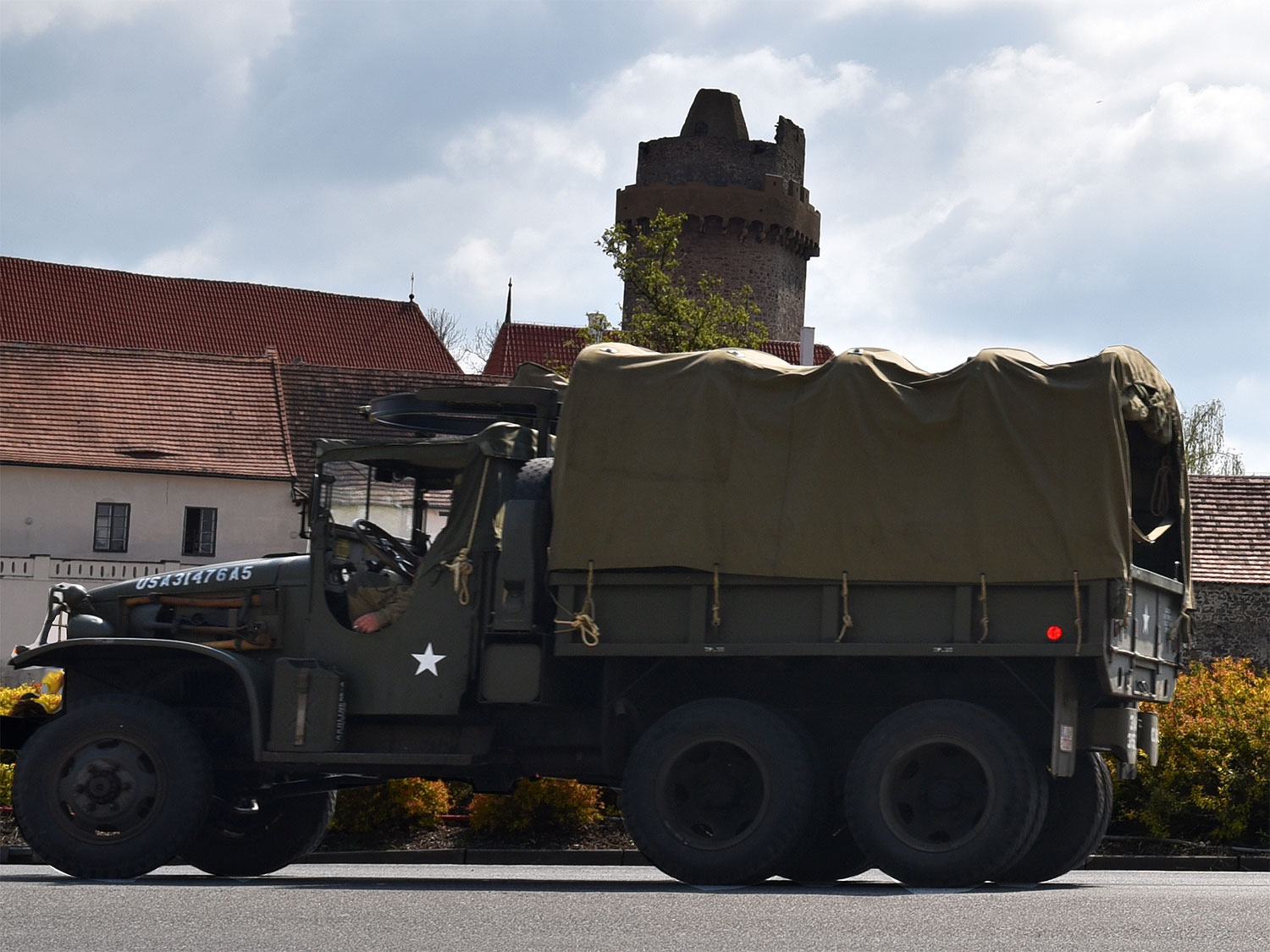 Příjezd historickývh vozidel Convoy of Liberty do Strakonic
