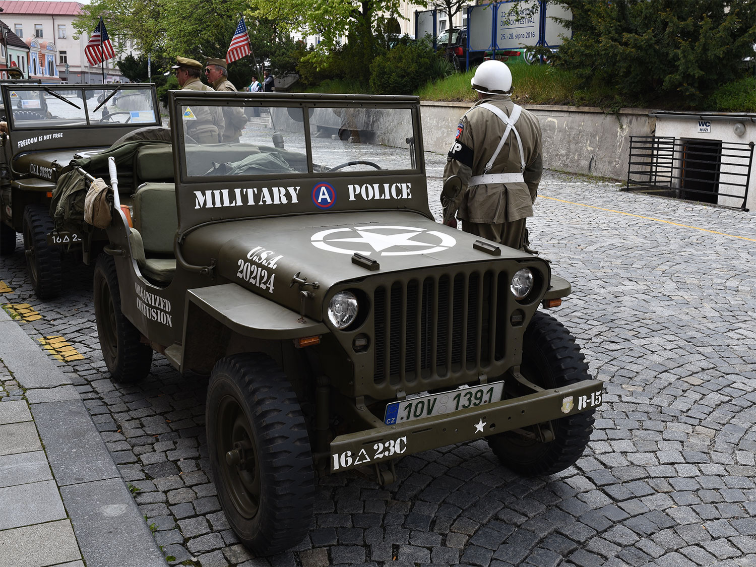 Příjezd historickývh vozidel Convoy of Liberty do Strakonic