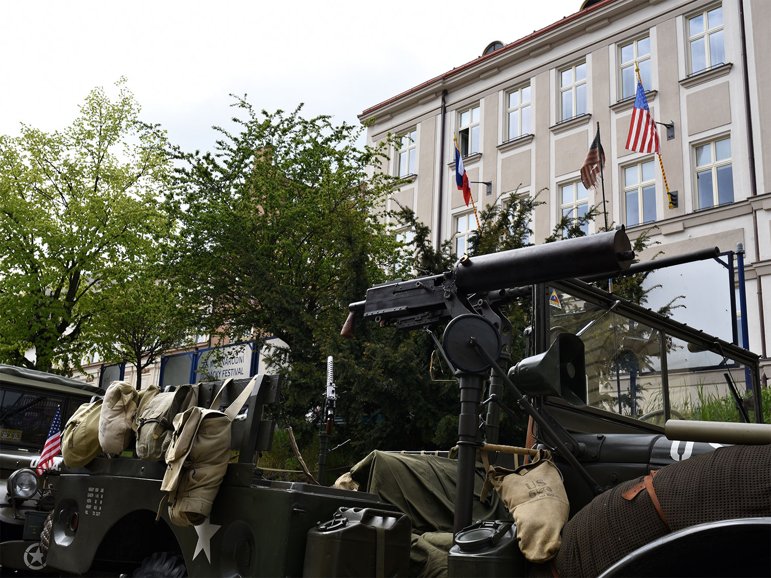 Příjezd historickývh vozidel Convoy of Liberty do Strakonic