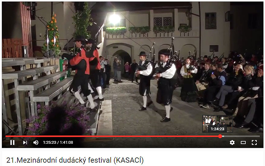 I když přesunem kasací z hradu do kina MDF utrpí, pro styl jednání starosty Hrdličky bude asi skutečně to oprýskané kino pro něho přirozenějším prostředím