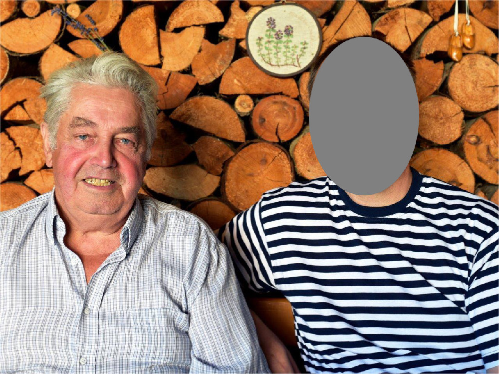 Bývalý sládek a ředitel strakonického pivovaru Jindřich Vondřička s autorem článku. Poznámka: Obličej autora je zakrytý, jelikož ve Strakonicích jsou darebáci, kteří vykrádají weby a potom získané fotky zneužívají.