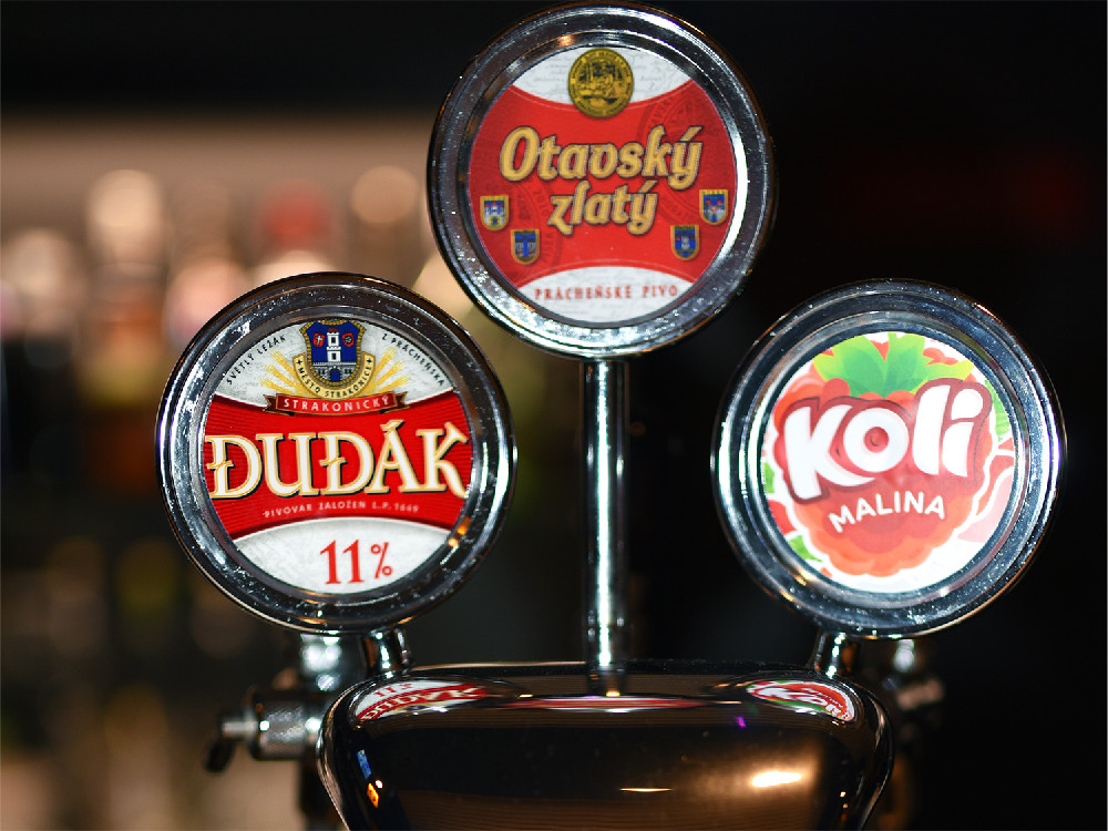 Výčep z jedné brněnské restaurace. Její lokalizaci nebudeme zveřejňovat. Podle nových webových stránek se asi nikdo nesmí dozvědět, kde se strakonické pivo čepuje. A to nejenom v Brně.