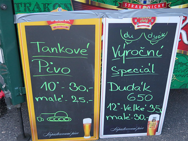 Oslava Strakonic a občané města si museli kupovat drahé pivo, u kterého zisky inkasovala neznámá agentura z Tábora