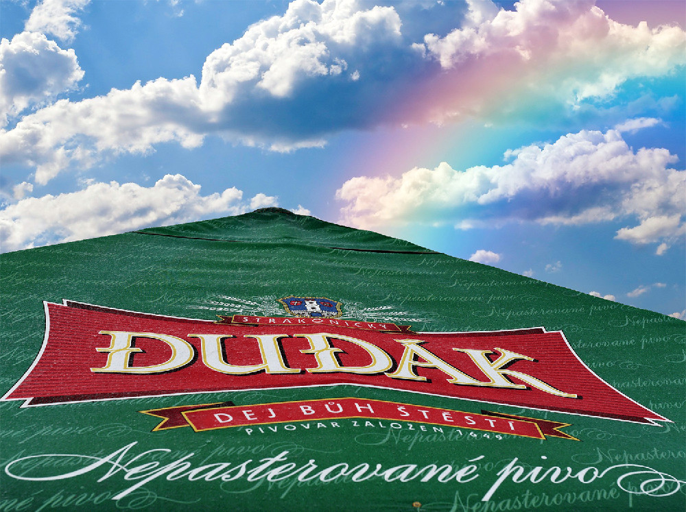 Logo strakonického pivovaru na stanu v areálu pivovaru na Pivovarské pouti 2015
