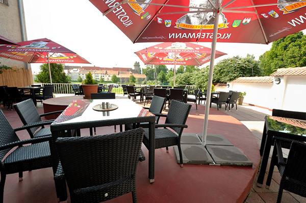 Na oficiálních stránkách města Strakonice stále najdeme odkaz na restauraci a pizzerii U Papeže – to se budou návštěvníci divit, až místo Dudáka či Klostermanna dostanou na čepu Staropramen