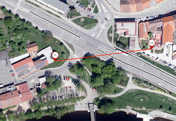 Restaurace a pizzerie U Papeže ve Strakonicích na Velkém náměstí je vzdálena od Strakonického pivovaru Dudák vzdušnou čarou pouhých 130 metrů. Pánové ze Staropramenu, to se vám skutečně povedlo!