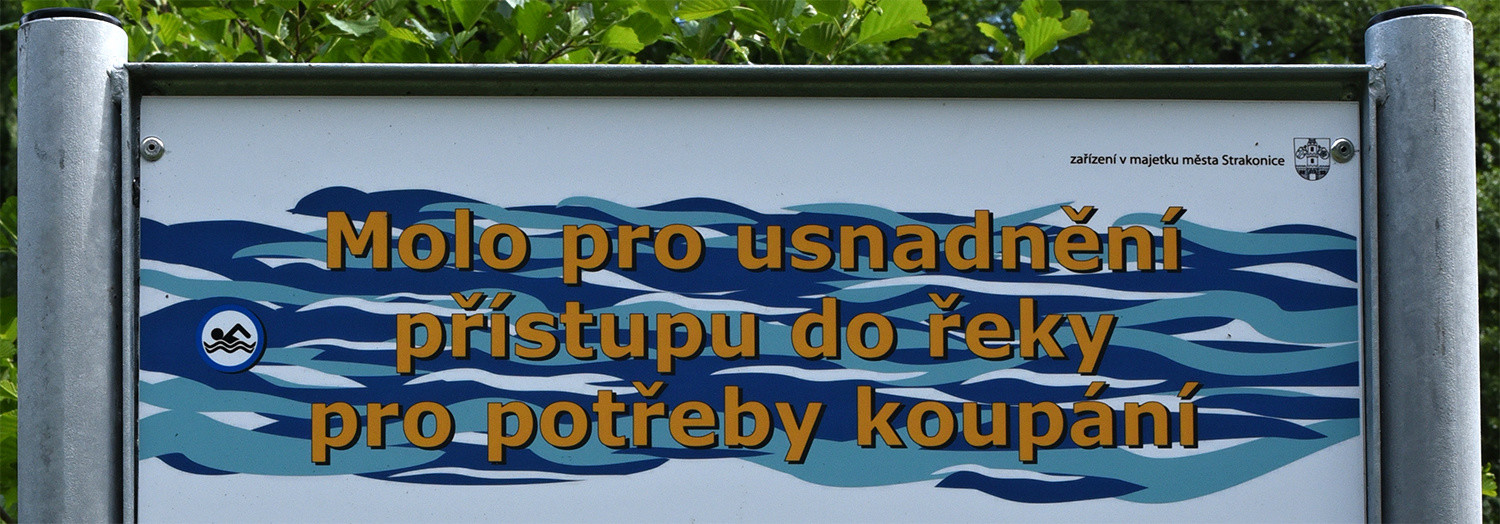 Molo na Podskalí se ve skutečnosti jmenuje „Molo pro usnadnění přístupu do řeky pro potřeby koupání“