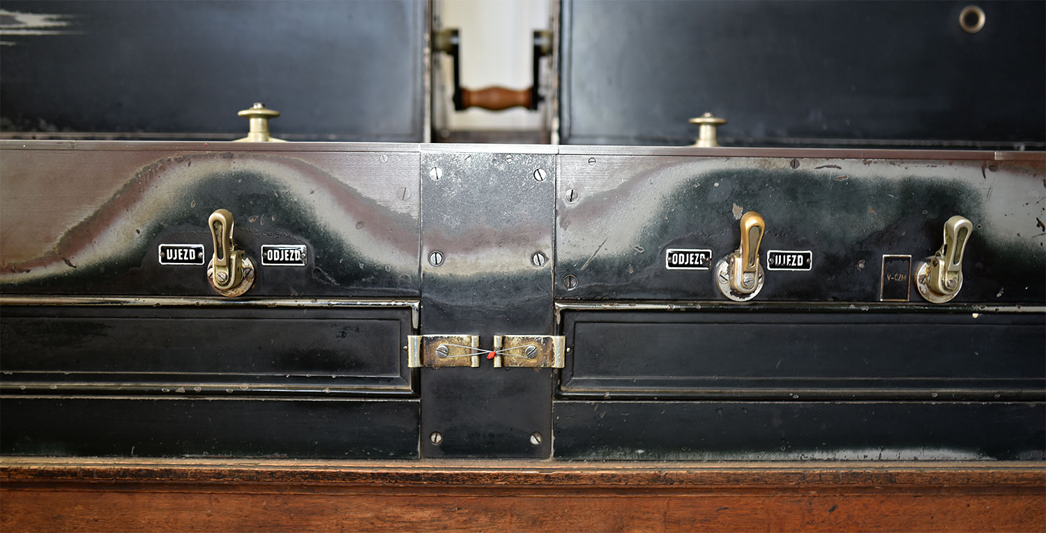 Vyřazené elektromechanické zabezpečovací zařízení ze žst. Strakonice