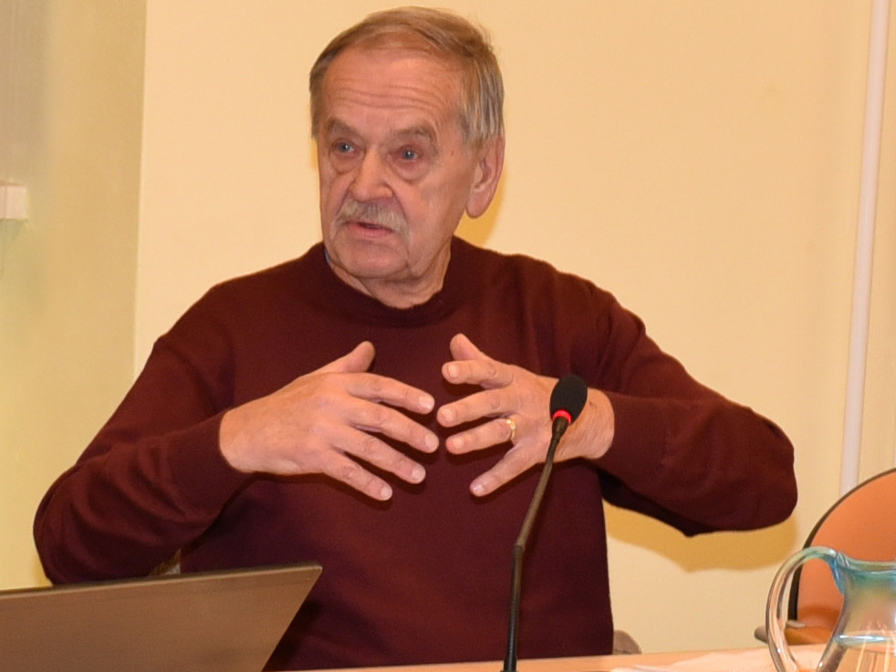 Foto 1: Zastupitel Strakonic Jan Svoboda, autor neúspěšného propadáku jménem žákovská stipendia