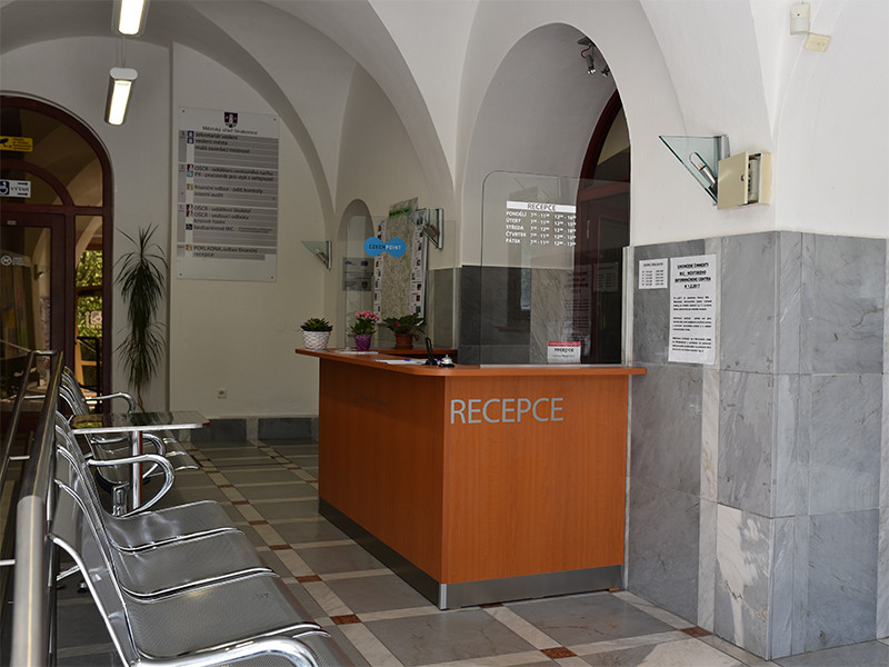 Recepce Městského úřadu ve Strakonicích, kterou měl tajemník Vladimír Stroner zřídit, když na podrobnější informace měl ovšem zákaz se ptát