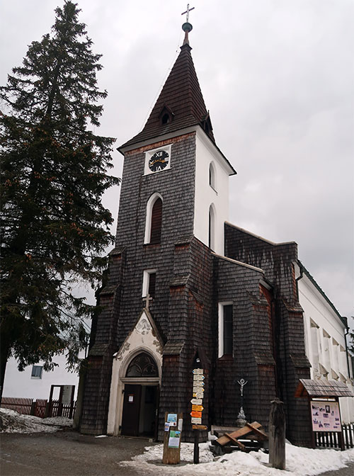 V bezprostředním okolí bývalého rekreačního střediska teplárny na Kvildě se nachází krásný kostel svatého Štěpána z let 1892-93.