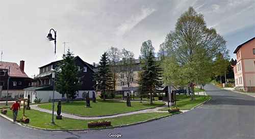 Rekreační středisko, dříve v majetku Teplárny Strakonice, a.s., stojí přímo v centru horské obce Kvilda naproti obecnímu úřadu.