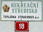 Strakonická Veřejnost a její kolaboranti tunelují Teplárnu Strakonice, a.s. Je velmi těžké ve světle důkazů, faktů a souvislostí prokázat tunelování a korupci. Samotné zmapování takové činnosti je náročné na čas, peníze, shánění důkazů i na samotné zpracování tématu. Dnešní odhalení nás zavede do teplárny ve Strakonicích, kde se magazínu iStrakonice.cz podařilo prokázat tunelování majetku společnosti. Vzhledem k tomu, že teplárna patří ze 77,3 % Městu Strakonice, okrádáni jsou tak všichni obyvatelé tohoto okresního města. A pachatelé? Zejména předseda představenstva teplárny Břetislav Hrdlička a její právník Miloslav Tuháček.