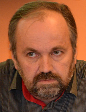 31.10.2017. ----- Důležitá informace----- Aktualizováno 1.11.2017. Podle zdroje blízkého vedení města a Strakonické Veřejnosti dojde v brzké době k zásadní změně na strakonické radnici. Na některém příštím zastupitelstvu má být z funkce místostarosty odvolán Milan Jungvirt. V křesle místostarosty ho má nahradit Josef Štrébl. Zároveň má být obnovena funkce druhého místostarosty (jako neuvolněného), do jehož křesla má být nominován Rudolf Oberfalcer. Námi avizované změny byly na 20. zastupitelstvu dne 1.11.2017 provedeny tak, jak jsme avizovali. Mimo nich se novým členem rady města stal Pavel Zach ze Strakonické Veřejnosti. Skandální je skutečnost, že Rudolf Oberfalcer jako neuvolněný místostarosta, který ani nemusí chodit do práce, bude brát měsíčně plat 39 028 Kč. Tedy stejně jako místostarosta, který by měl denně chodit do práce. Navíc ten Rudolf Oberfalcer, který Strakonice zcela zbytečně připravil o desítky milionů Kč. Každé jiné město by ho hnalo. Strakonice mu ale naopak přidají peníze a ještě ho povýší.
