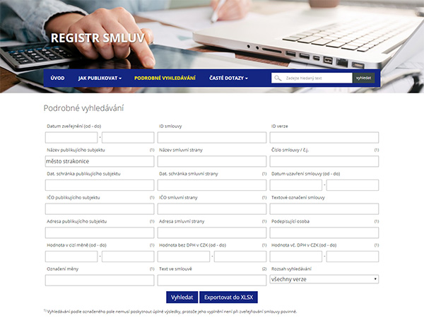 Registr smluv je dostupný na adrese https://smlouvy.gov.cz/vyhledavani. Do políčka název publikujícího subjektu stačí zadat „Město Strakonice“ a pomocí šipky zvolit Rozsah vyhledávání na „všechny verze“