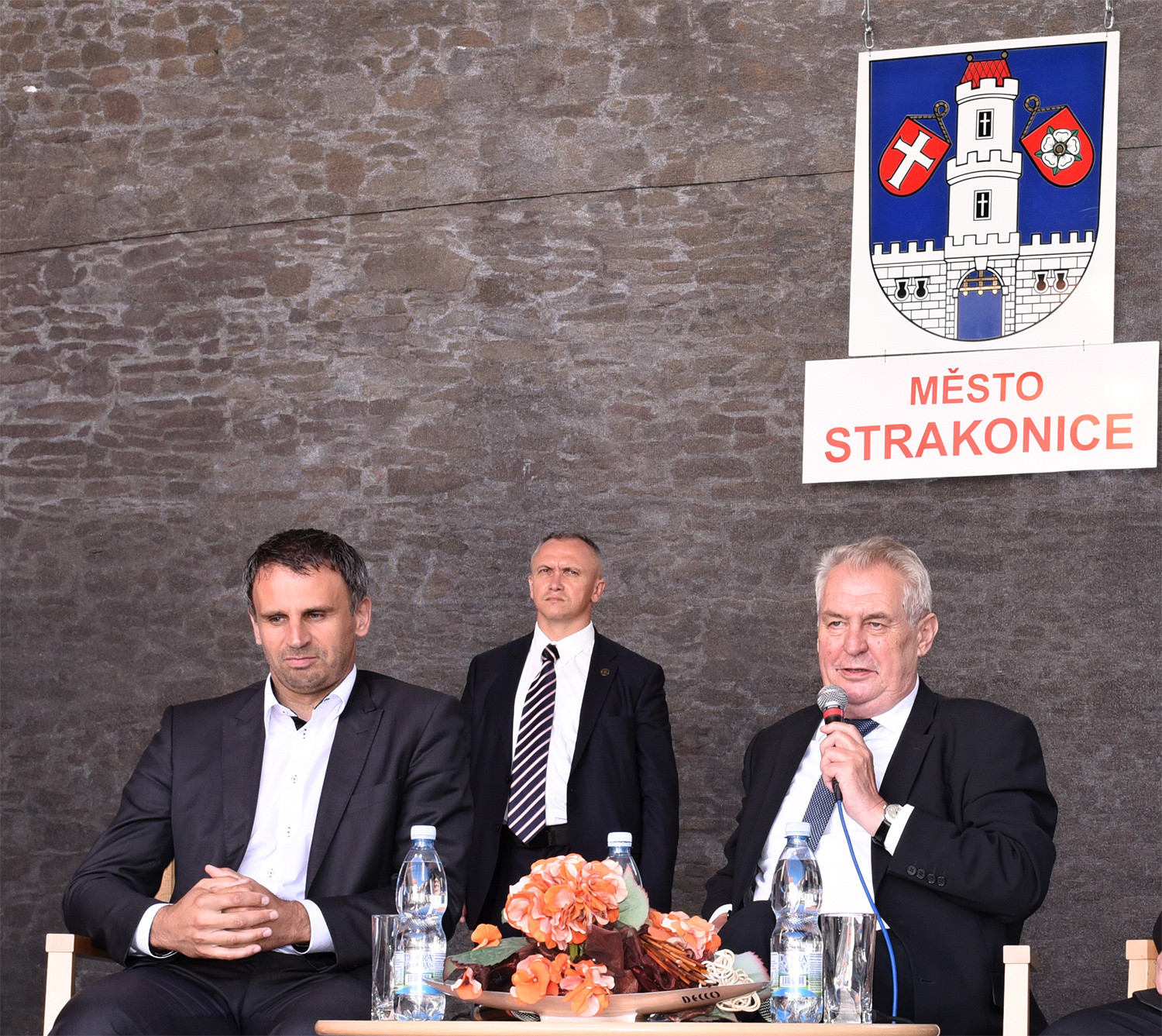 Prezident Miloš Zeman ve Strakonicích – vlevo hejtman Jihočeského kraje Jiří Zimola