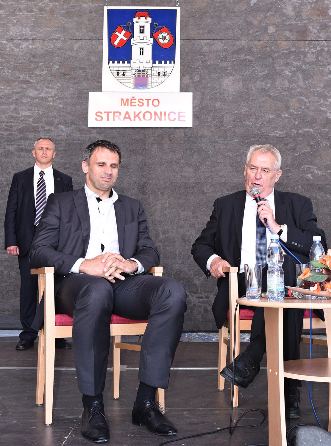 Prezident Miloš Zeman ve Strakonicích – vlevo hejtman Jihočeského kraje Jiří Zimola