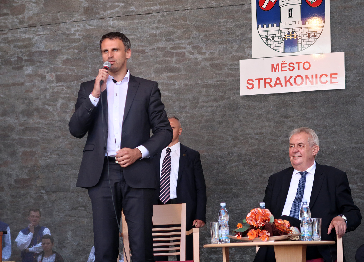 Prezident Miloš Zeman ve Strakonicích – vlevo hejtman Jihočeského kraje Jiří Zimola