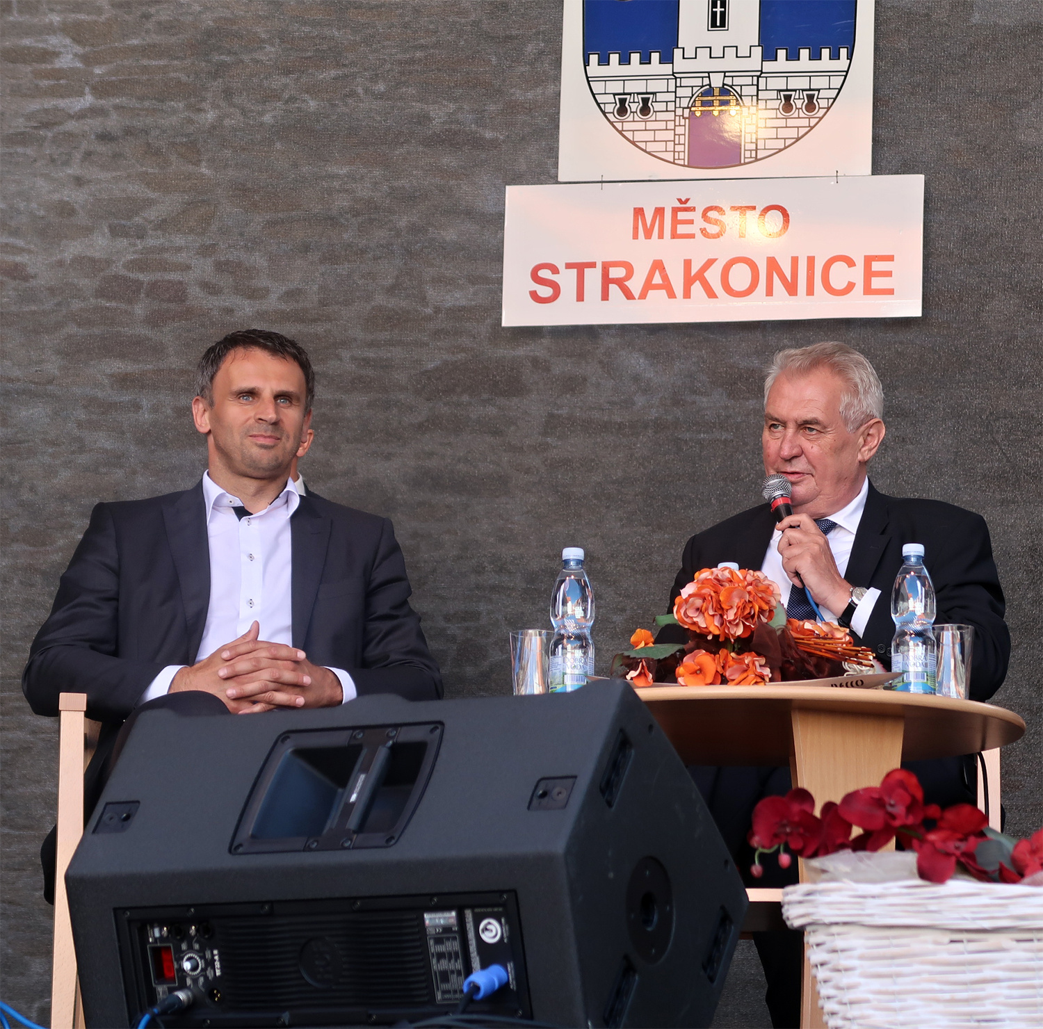 Prezident Miloš Zeman ve Strakonicích – vlevo hejtman Jihočeského kraje Jiří Zimola