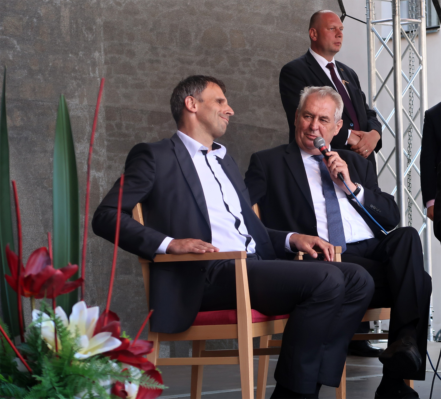 Prezident Miloš Zeman ve Strakonicích – vlevo hejtman Jihočeského kraje Jiří Zimola