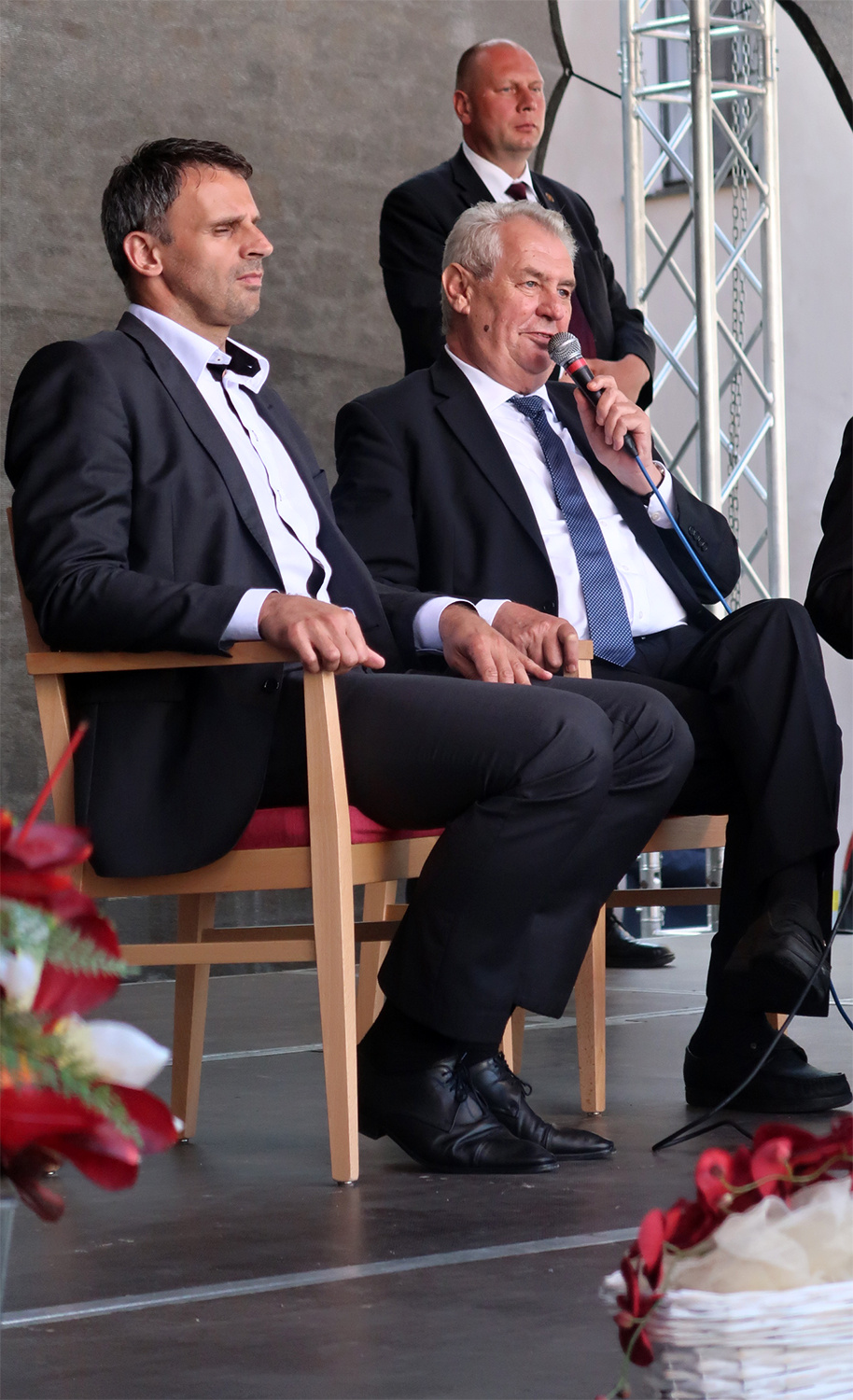 Prezident Miloš Zeman ve Strakonicích – vlevo hejtman Jihočeského kraje Jiří Zimola