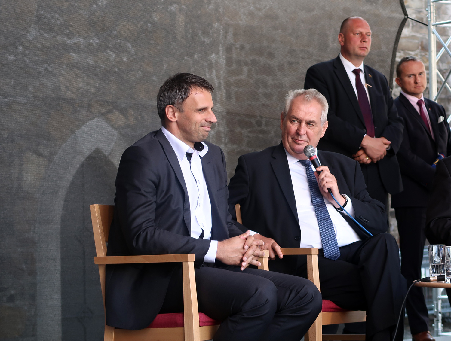 Prezident Miloš Zeman ve Strakonicích – vlevo hejtman Jihočeského kraje Jiří Zimola